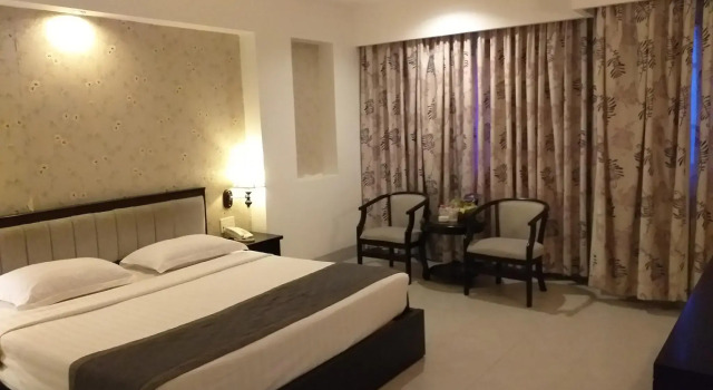 Hoang Vinh Hotel, Забронировать Отель Район 3 Хошимин, рядом с Католическая церковь Тан Динь