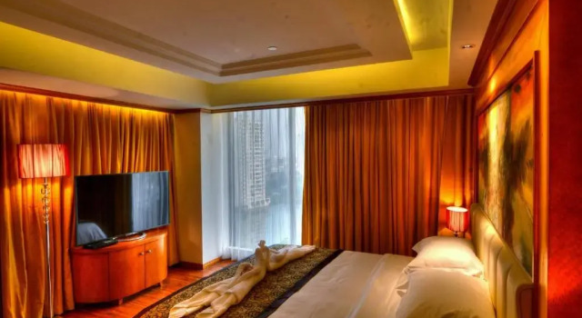 Полулюкс Six Seasons Hotel