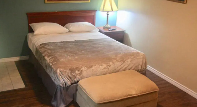 Двухместный номер Standard American Plaza Motel