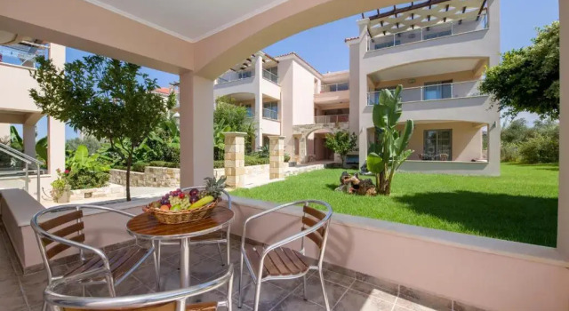 Апартаменты Comfort Цокольный этаж Isida Hotel Agia Marina