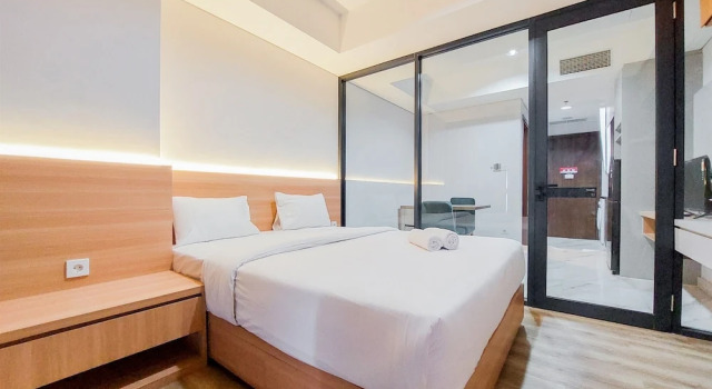 Апартаменты Gorgeous and Tidy 1BR Apartment at The Smith Alam Sutera By Travelio