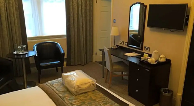 Номер Superior Crown & Mitre Hotel