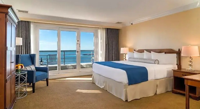 Двухместный номер Standard с балконом и с видом на воду Waters Edge Resort & Spa