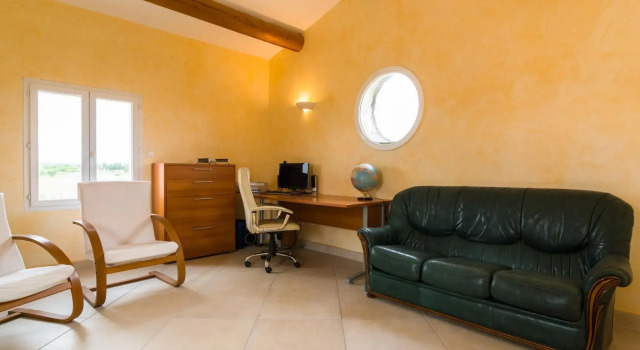 Luxury Holiday Home in Pierrerue With Private Pool & Centre Nearby, Rezerwuj Hotel Rodilhan Gard