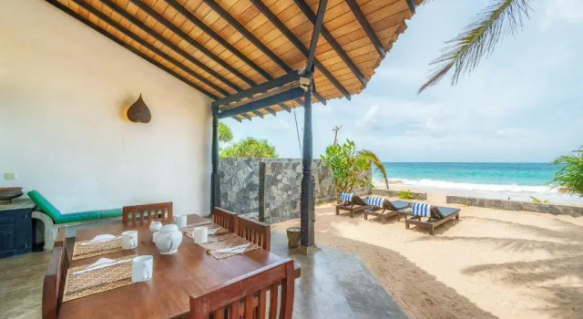 Вилла Blue Parrot Beach Villa with privat swimming pool