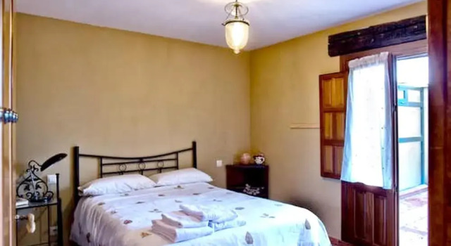 House With 4 Bedrooms in Segovia, With Enclosed Garden and Wifi Near the Slopes, Забронировать Отель Отели Сеговии 3 звезды, рядом с Монастырь Падрес-Кармелитас, 3*