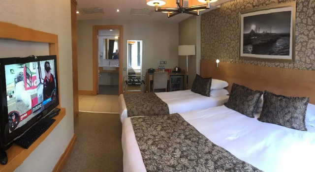Полулюкс Emerald Hotel