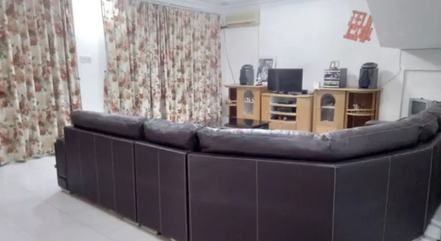 OYO 90310 E Homestay Permai Timur, Rezerwuj Hotel Hotele w Sarawak z parkingiem, Parking