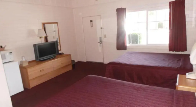 Четырёхместный номер Standard Relax Inn Yreka