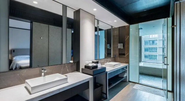 Номер Standard с видом на озеро Hilton Ningbo Dongqian Lake