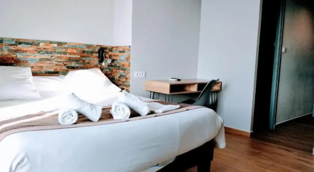 Двухместный номер Comfort с балконом Logis Mar I Sol - Hôtel Restaurant en bord de Mer
