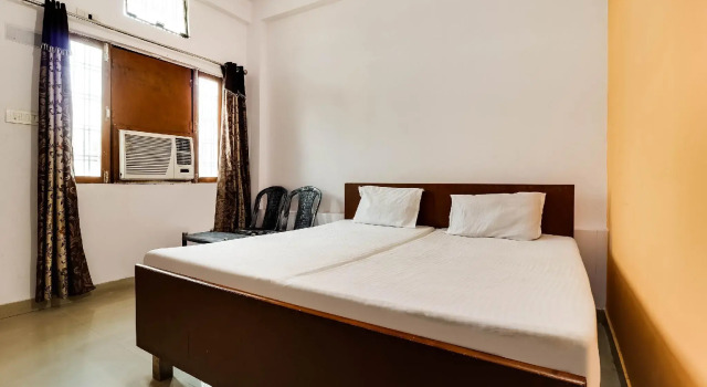 SPOT ON 43885 Hotel Laxmi Narayan