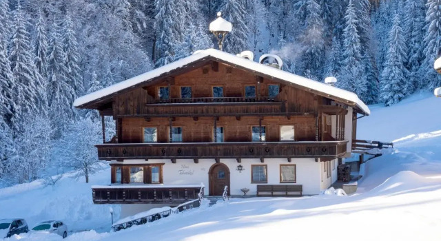 Appartementhaus Talwinkel, Забронировать Отель Отели Тироля с бассейном, Бассейн