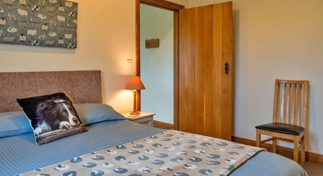 Countryside Cottage With Private hot Tub, No Deposit