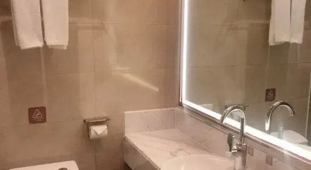 Vienna Hotel (Kaili Stadium), Prenota Hotel Hotel a Qiandongnan con parcheggio, Parcheggio