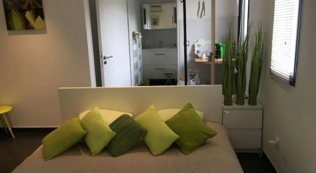 Villa Louancelie B&B, Забронировать Вилла Коттеджи Кавалер-сюр-Мер, Коттедж