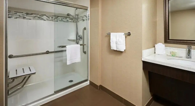 Двухместная Studio Suite Staybridge Suites Hamilton - Downtown by IHG