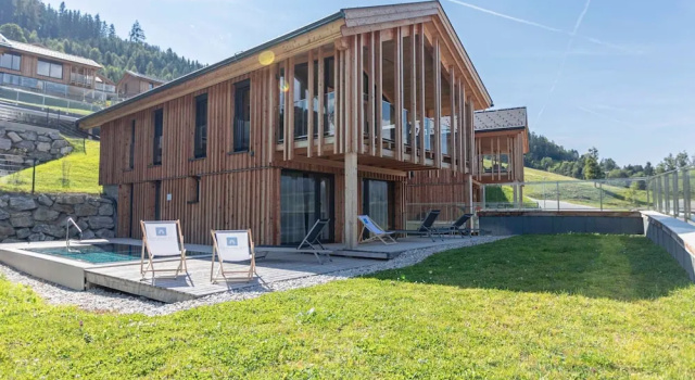 Шале с балконом Luxury Chalet in Ennsling near Schladming with Private Spa