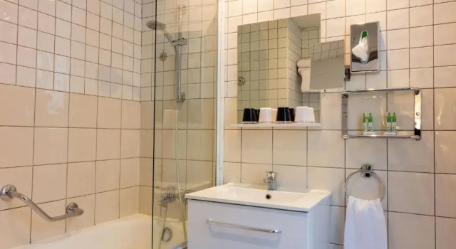 Четырёхместный номер Hotel des Nations Saint Germain