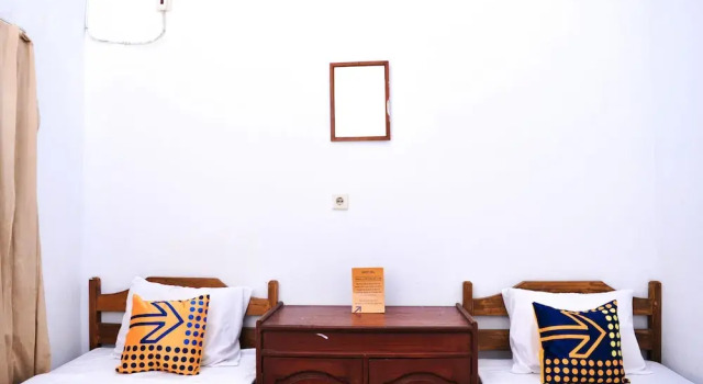 SPOT ON 2501 Rendy Putra Malingping, Prenota Hotel Malingping Banten