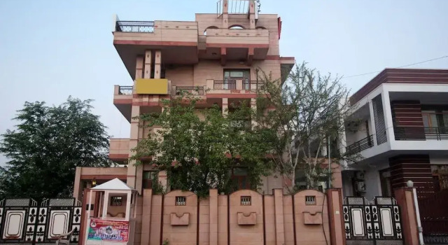 OYO 2218 Home Stay Vaishali, Rezerwuj Hotel Hotele w Rajasthan z parkingiem, Parking