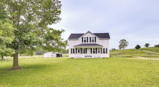 Коттедж Peaceful Country Home in Serene Setting With Yard