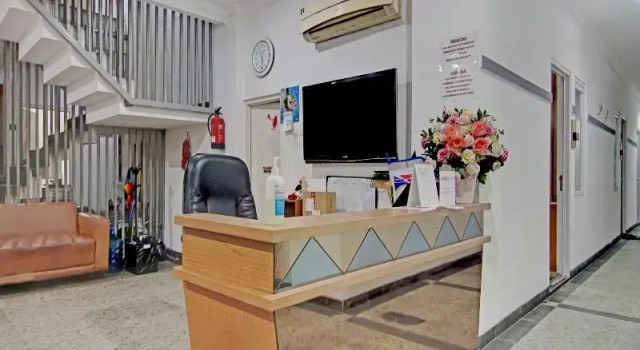 OYO 90432 Family Residence, Забронировать Отель Сетиабуди Джакарта, рядом с Бендунган Хилир