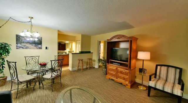 Двухместный люкс c 1 комнатой Ramada by Wyndham Jacksonville Hotel & Conference Center