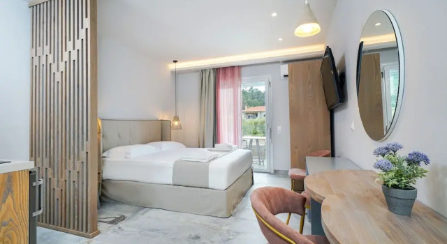 Двухместный номер Superior с балконом и с видом на бассейн Iliomagic Luxury Suites Thassos