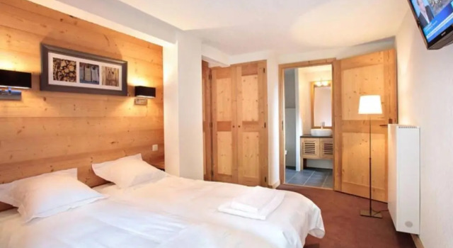 Stunning Alpine apt: pool-spa-gym-telecabine, Book Apartment Vallorcine Chamonix Valley