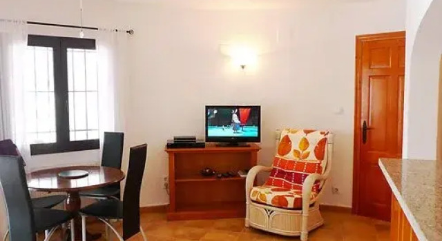 House Ruisenor Falcone