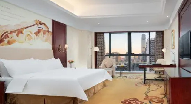Люкс Superior Vienna International Hotel Huiyang Municipal Square