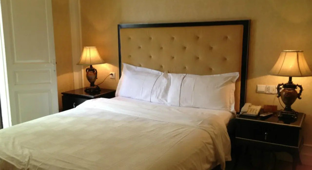Manhattan Jinling Business Hotel, Varaa Hotelli Shanghai Shanghai
