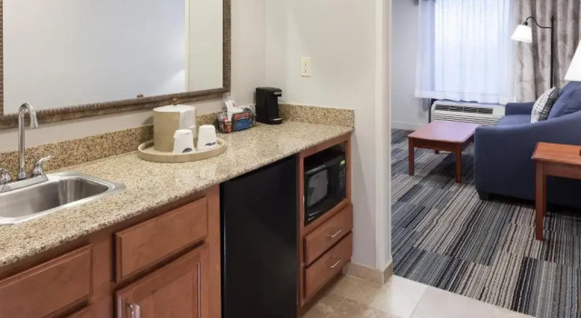 Люкс Hampton Inn & Suites Cedar Rapids