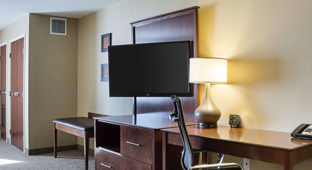 Четырёхместный люкс Comfort Suites Fargo Medical Center