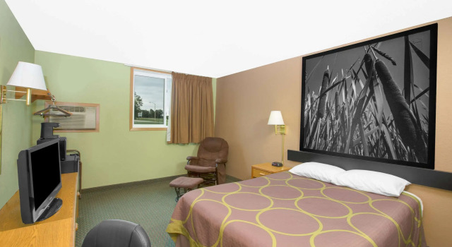 Super 8 by Wyndham Worthington Minnesota