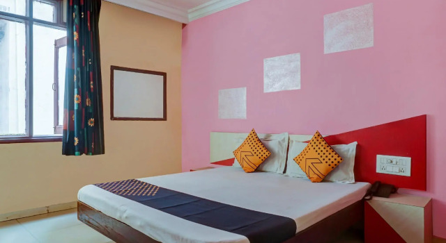 OYO 30503 Hotel Skylark