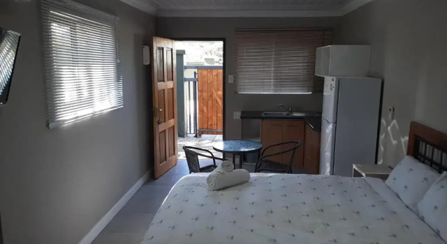 Lux Rooms on 37