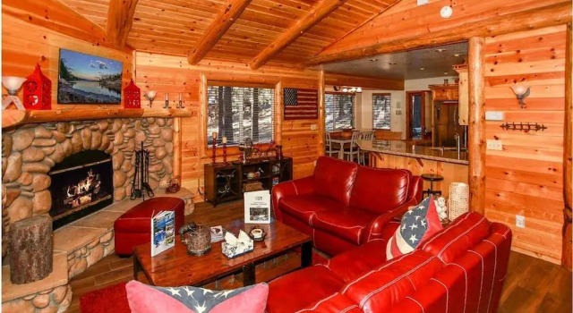 Catalina Creekside Cabin, Buchen Sie Ferienhaus Hotels in Big Bear Lake mit Parkplatz, Parkplätze