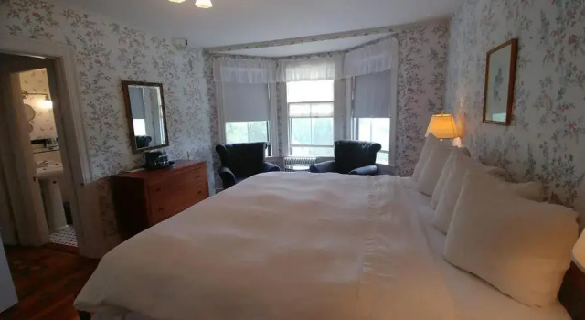Люкс с видом на море Asticou Inn