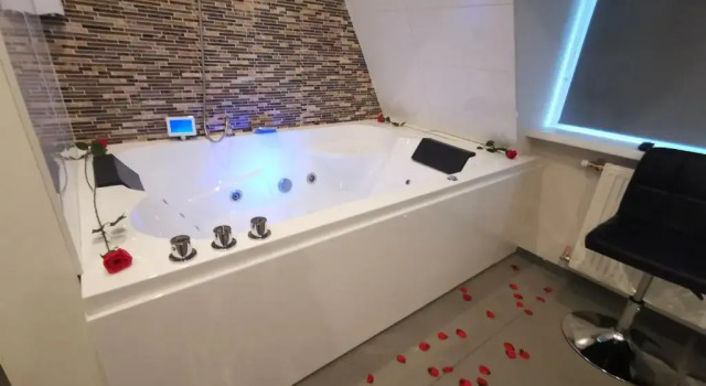 Номер Deluxe Wellness Suite Utrecht
