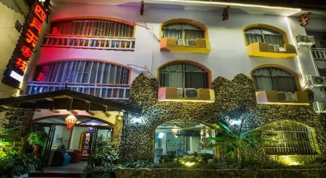 Zhangjiajie April Day Hostel