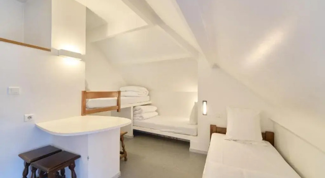 Кровать в общем номере (мужской номер) MIJE MARAIS Hostel