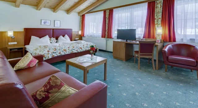 Семейный номер Standard с балконом и с видом на горы Vötter's Hotel