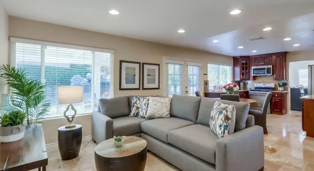 Beautiful Backyard Oasis 5 bedroom 3 Bathroom Home