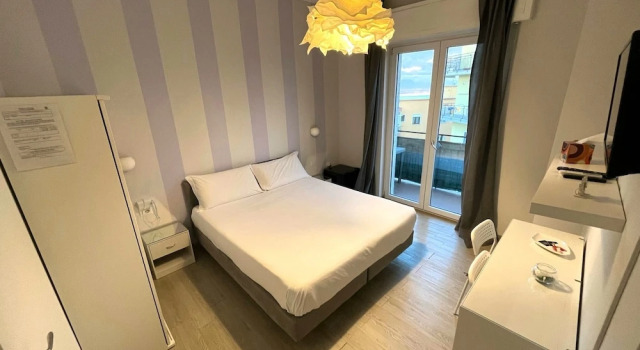 Deluxe Doppel Zimmer mit Balkon F.Rooms Napoli