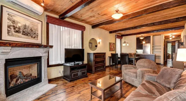 Люкс Classic с балконом и с видом на озеро Les Condos Du Lac Taureau- Rooms & Condos