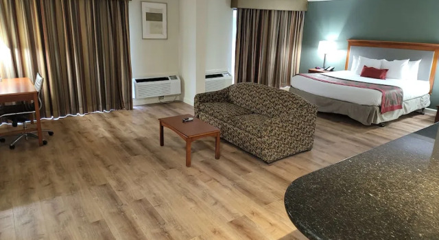 Двухместный люкс Ramada by Wyndham Houston Intercontinental Airport East