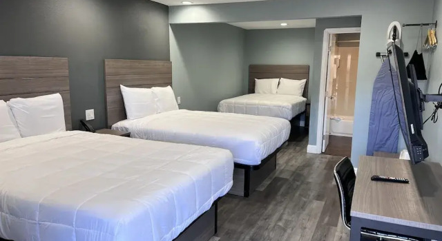 Шестиместный номер Premium Surf City Inn & Suites