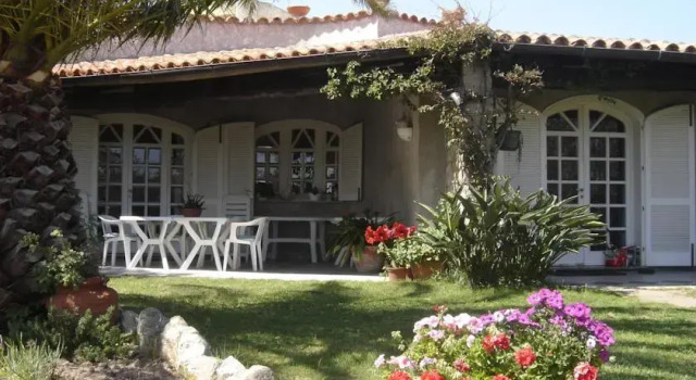 B&B Villa Marlena, Забронировать Отель «постель и завтрак» Отели Ла-Маддалена с парковкой, рядом с Пляж Джардинелли, Парковка